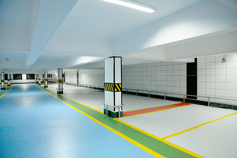 Cosmopolitan Club Installs a Colourful Car Park Coating